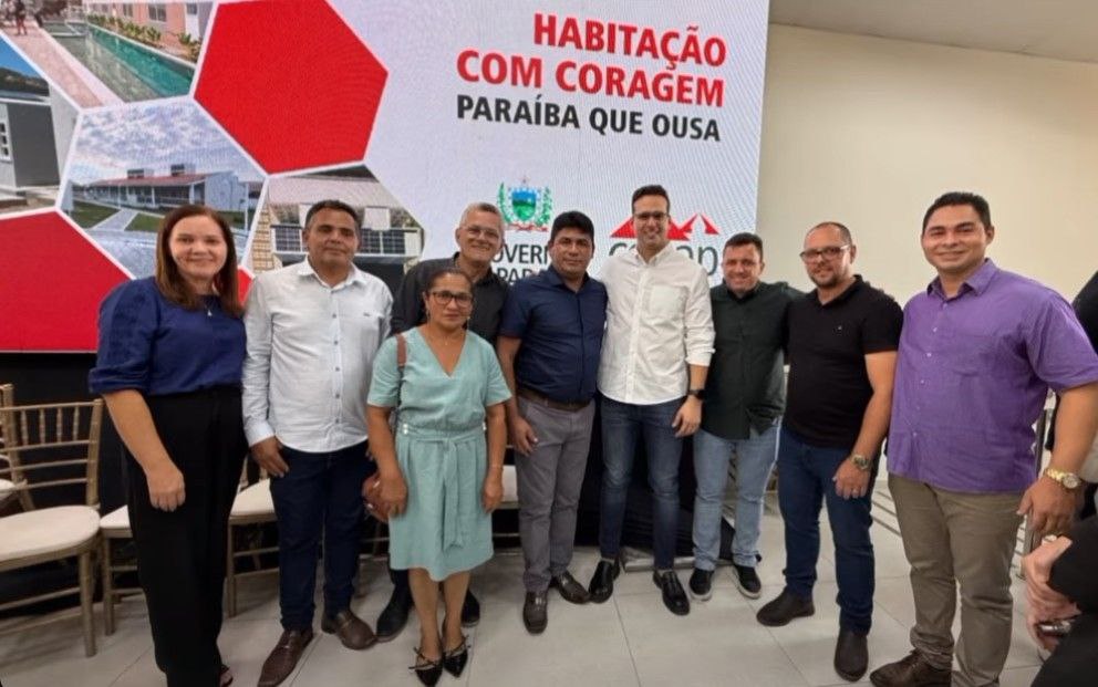 Vereadores participam de solenidade de anúncio da construção de 50 casas para Serraria